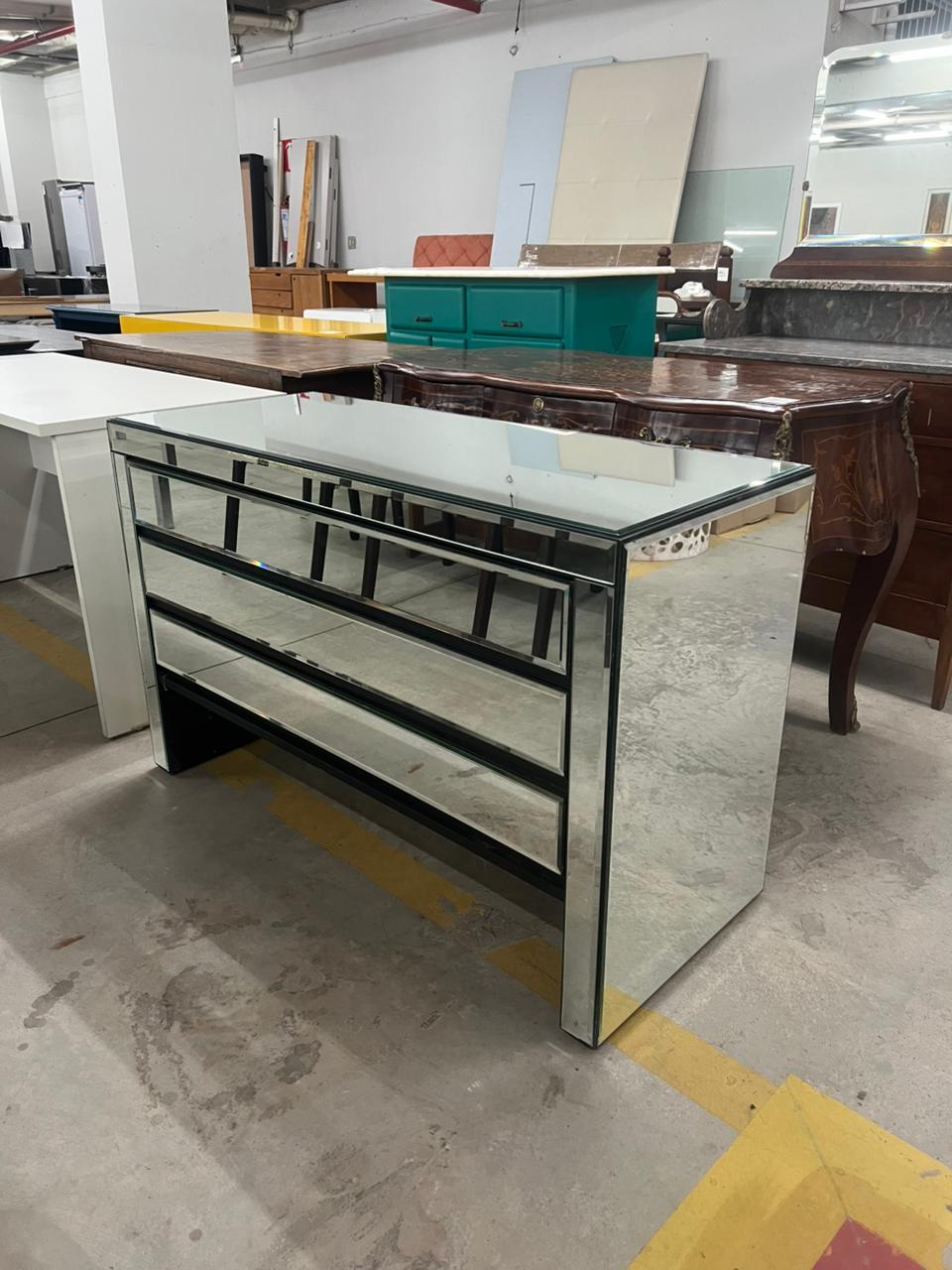 Comoda / Mesa de cabeceira espelhada com 3 gavetas