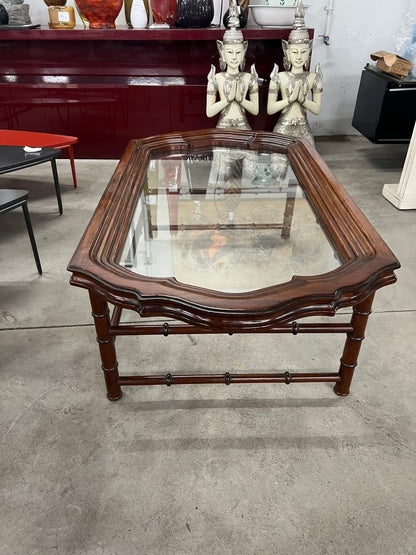 Mesa de centro de madeira com tampo de vidro