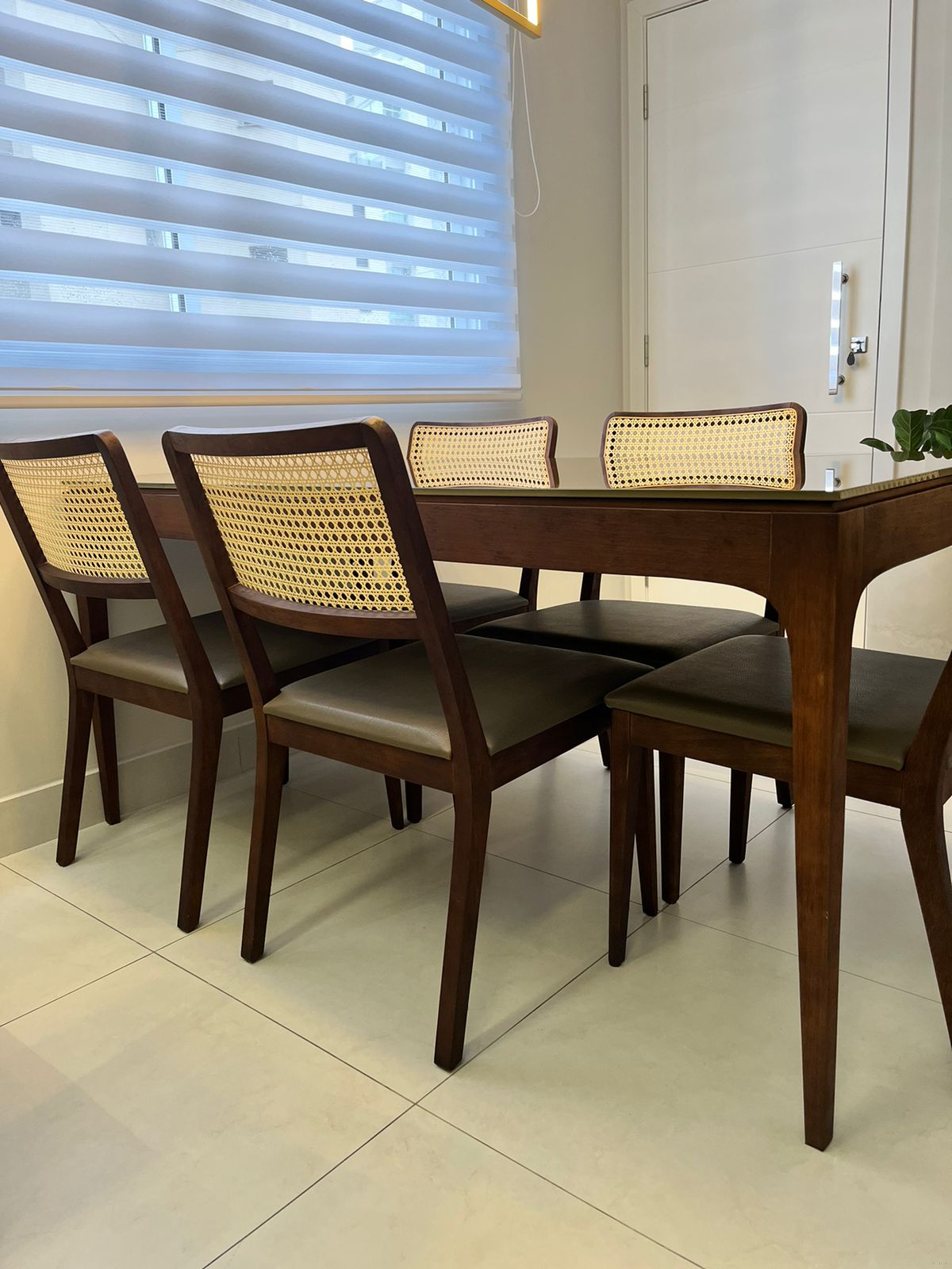 mesa de jantar ÁureaCarvalho Zaino e tampo cristal laqueado Lider
