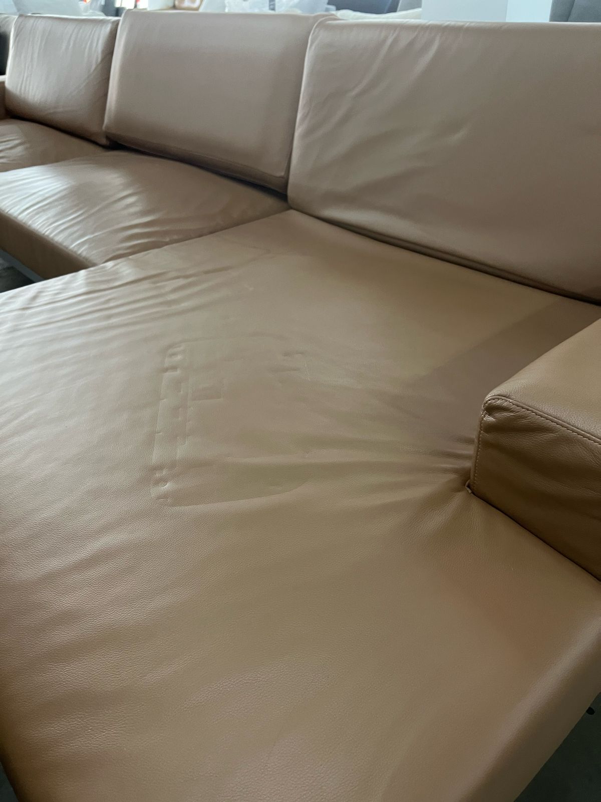 Sofa Breton couro caramelo