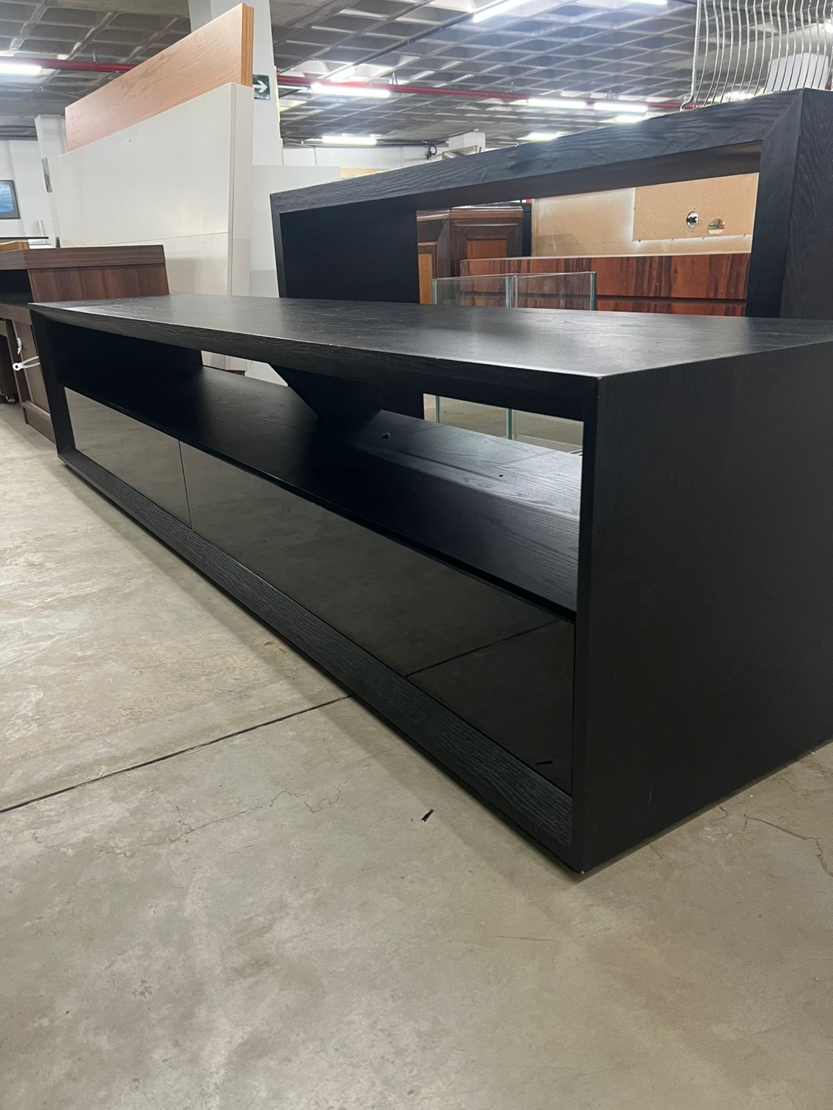 Rack preto com 2 gavetas
