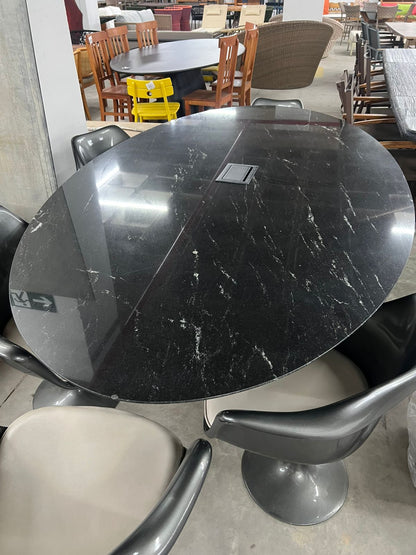 Mesa com tampo de mármore para escritório