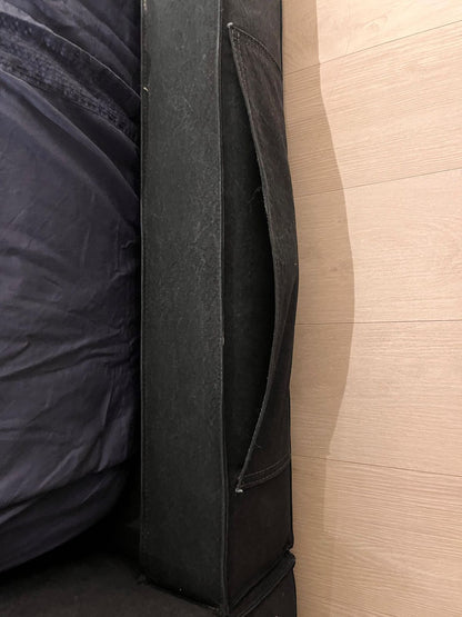 Cama feita sob encomenda, marca Emporio Bro em lona azul marinho. (estrutura sem o colchão)