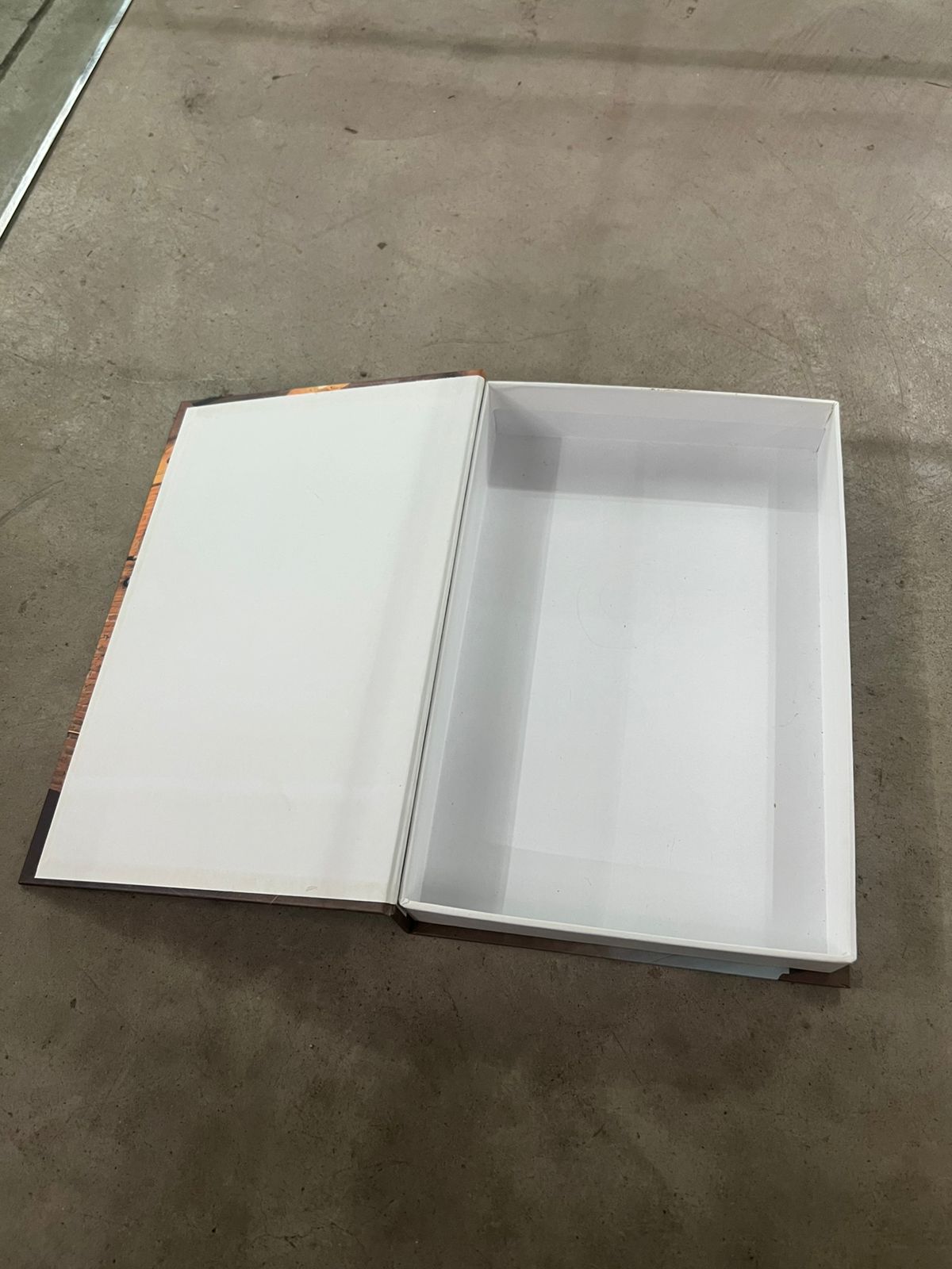 Porta objetos em formato de livro 1 (38%)