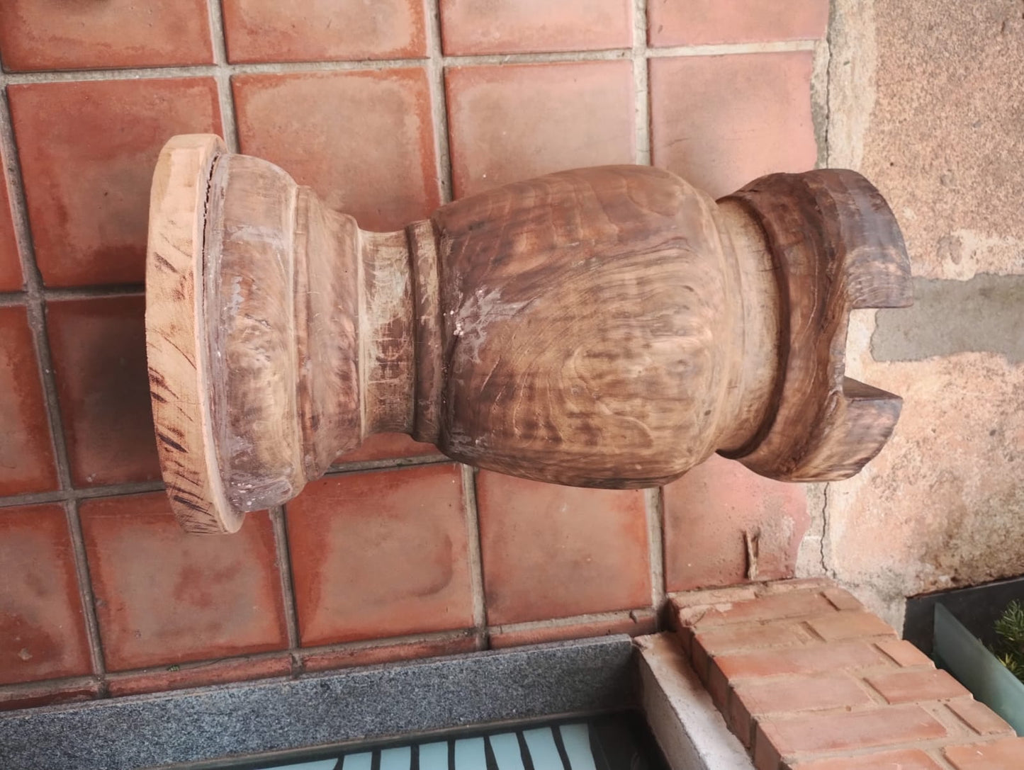 Mesa de madeira maciça, imbuia escura