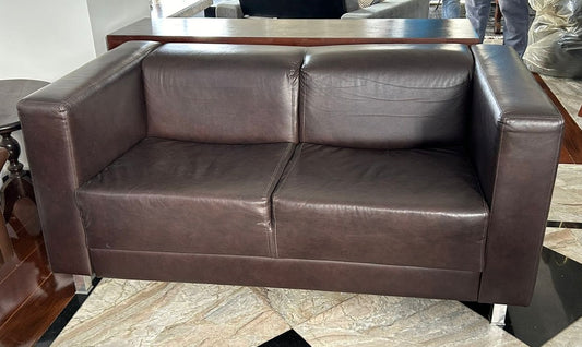 sofa em couro marrom lider