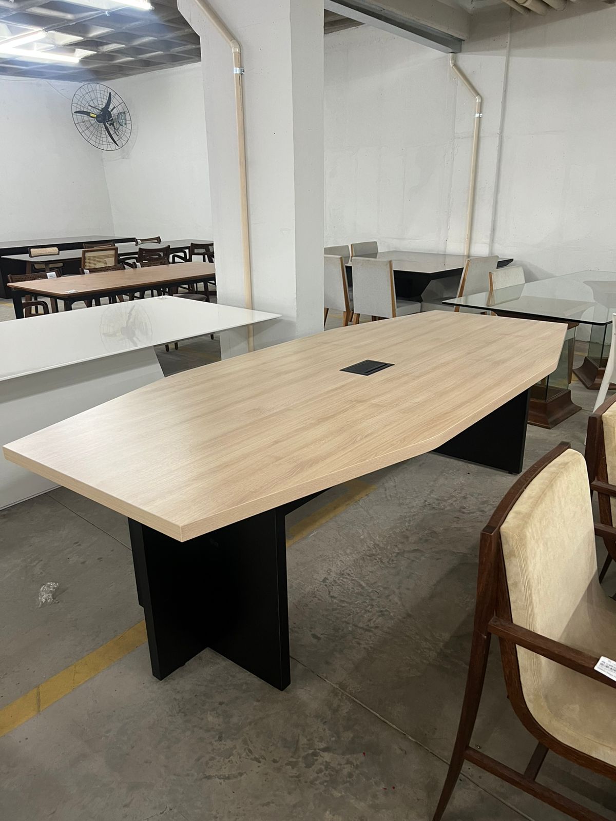 Mesa grande de reunião