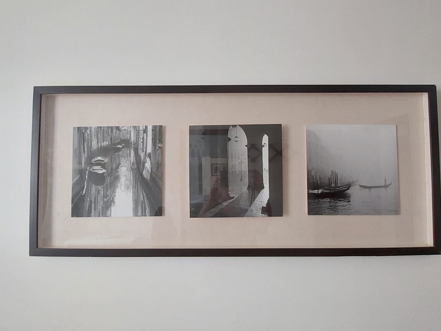 Quadro retangular horizontal com 3 imagens preto e branco