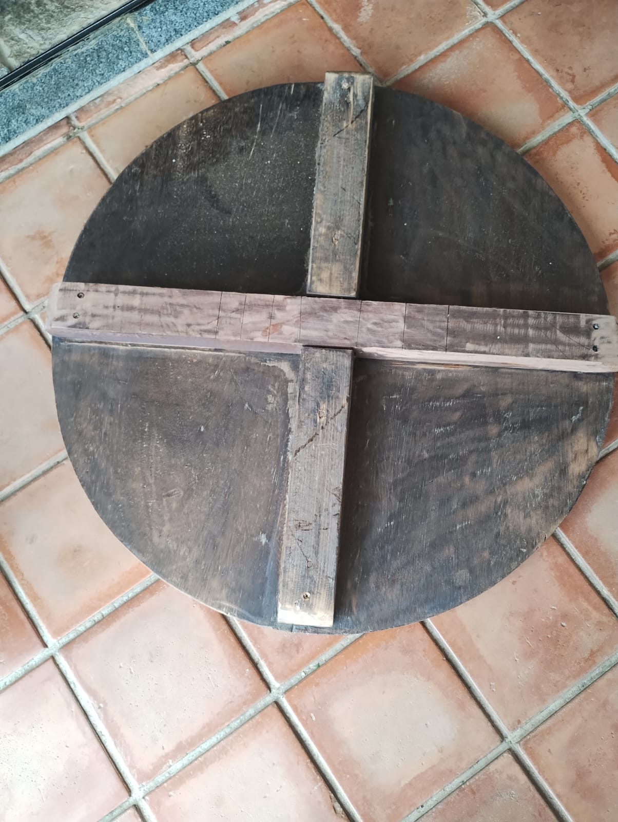 Mesa de madeira maciça, imbuia escura