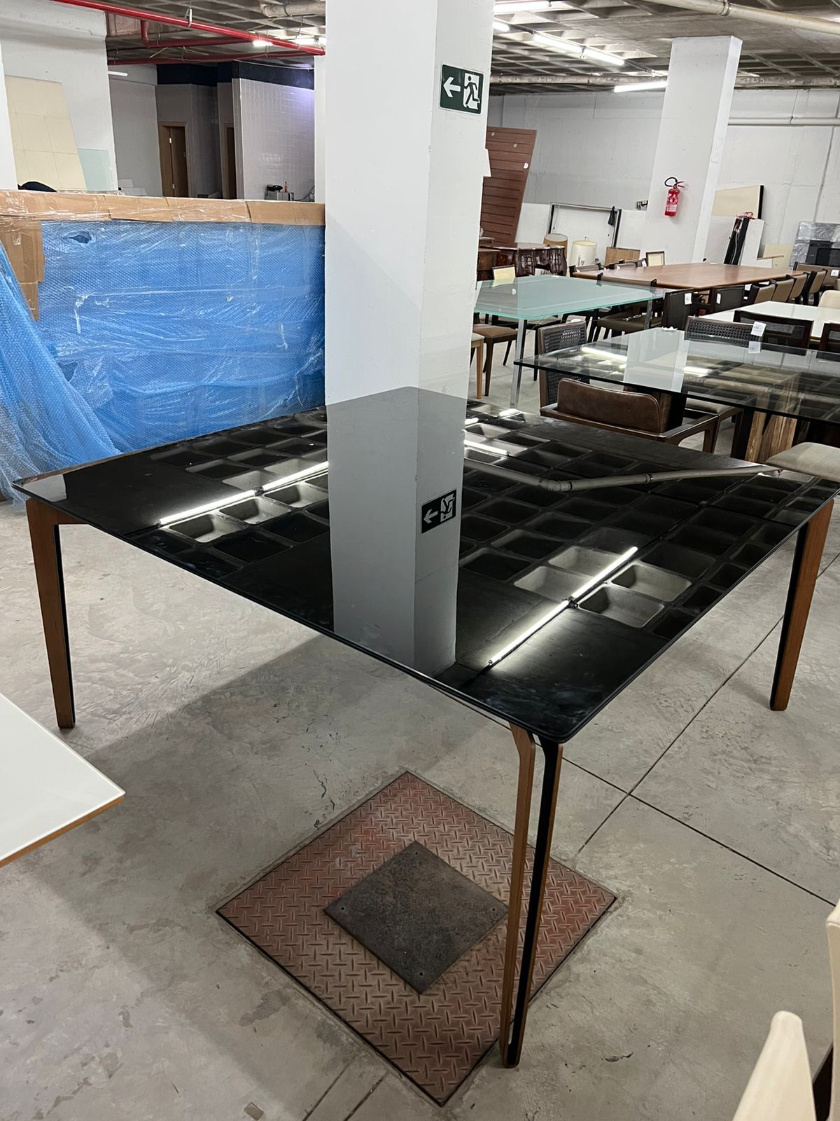 Mesa modelo BIN Jader Almeida