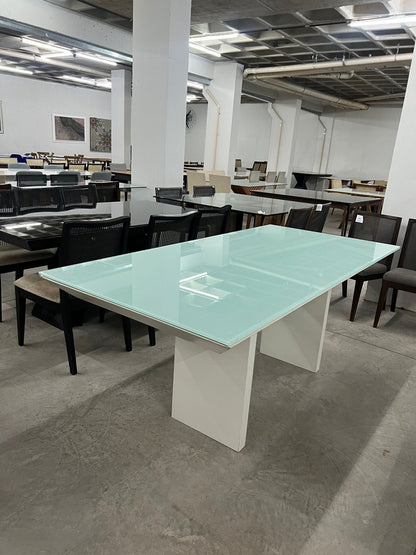 Mesa em laca branca com tampo de vidro