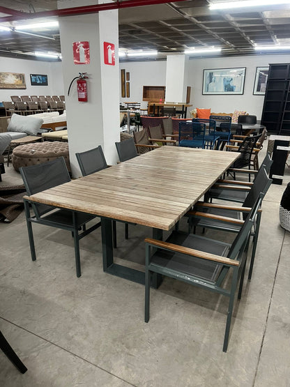 Mesa Farah com tampo de madeira cumaru + 6 cadeiras aquarela do Brasil alumínio e madeira cumaru MAC