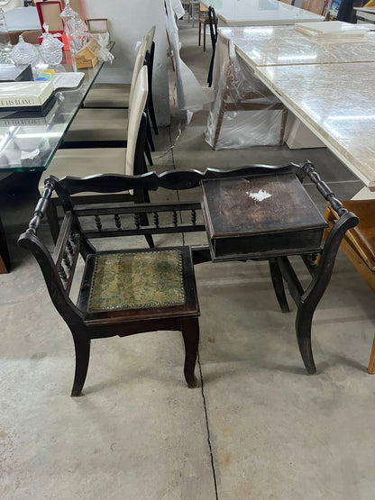 Mesa com cadeira para telefone material em madeira e estofada com pano